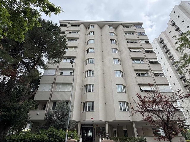 SUADİYE YUSUFÇAVUŞ SOKAK 4+1 180m2 BAKIMLI BOŞ DAİRE KİRALIK