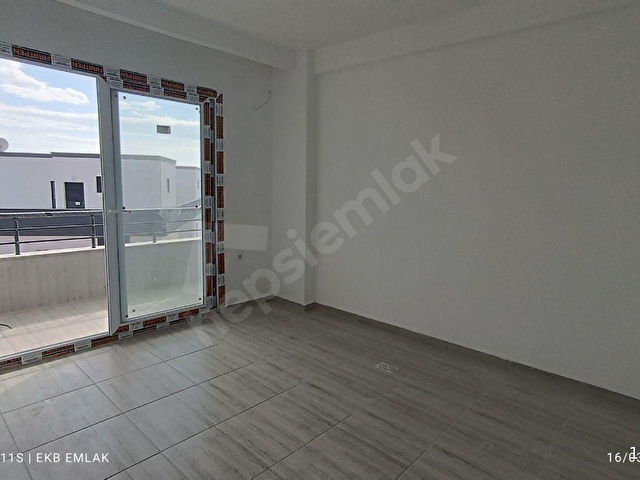 EKBDEN TAŞUCU MERKEZDE OTOPARKLI SİTE İÇİNDE FIRSAT 1+1 DAİRE - Görsel 2