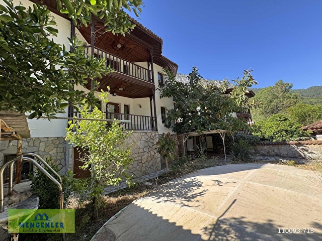 Muğla akyaka azmak nehrine sıfır 5+3 geniş bahçeli satılık villa