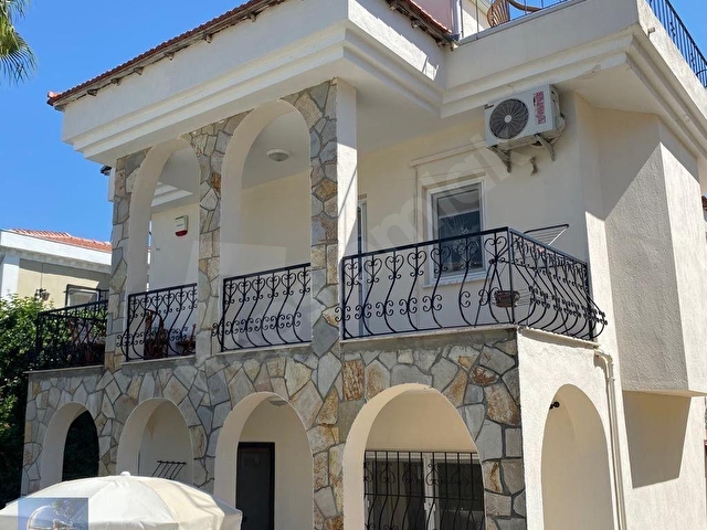 Dalyan Merkezde Ortak Kullanım Havuzlu Tripleks 4 + 1 Villa