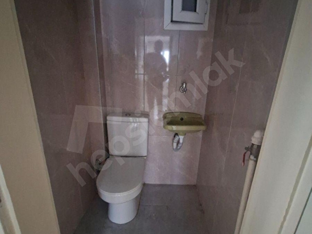 ÜNLÜ EMLAK  Balgat Merkez 3 + 1 Kiralık, kombili, bakımlı üst kat doğu cephe daire - Görsel 3