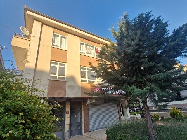 ÜNLÜ EMLAK  Balgat Merkez 3 + 1 Kiralık, kombili, bakımlı üst kat doğu cephe daire