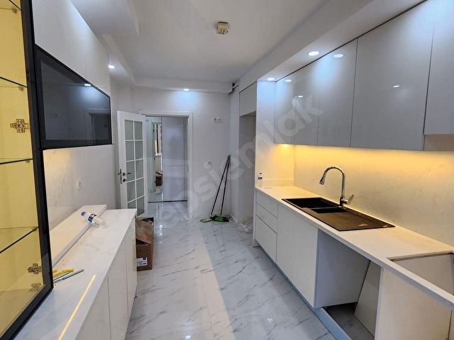 İSTHANBUL EVLERİNDE TAMAMEN YENİLENMİŞ FULL YAPILI SATILIK DAİRE - Görsel 11
