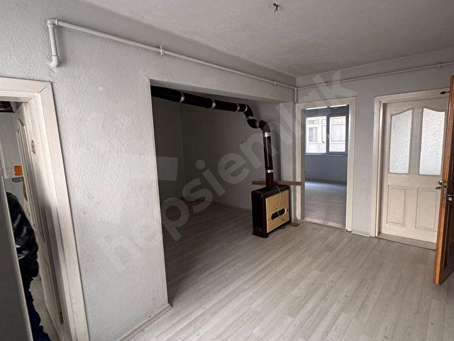 MERKEZİ KONUMDA 2+1 BALKONLU 3. KAT FERAHLIĞIYLA KİRALIK DAİRE - Görsel 4