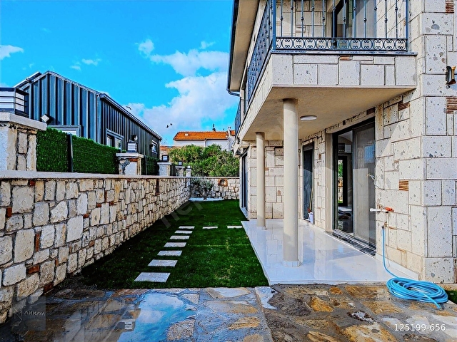 Plaja sahile sıfır muhteşem güzellikteki villamız - Görsel 28