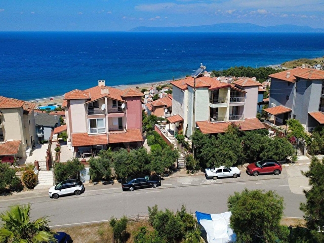 SEFERIHISAR ATATÜRK MAHALLESI PANORAMIK DENIZ MANZARALI, BAHÇELI VE EŞYALI 5+1  VİLLA - Görsel 2