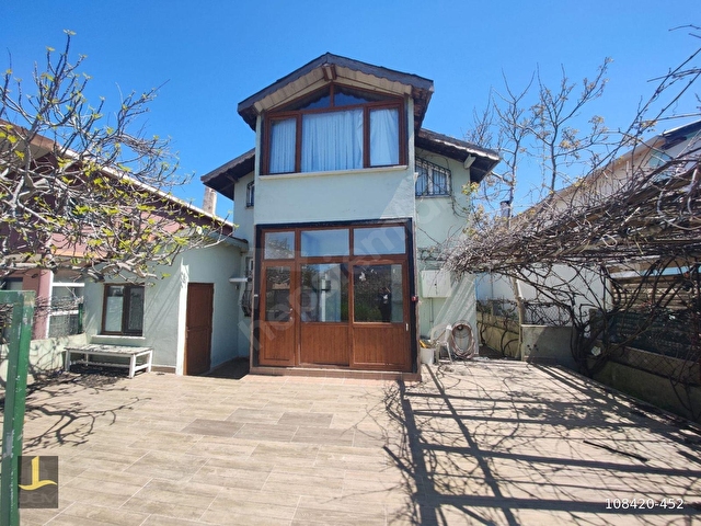 Arnavutköy Karaburunda Sahile Yakın Satılık Villa