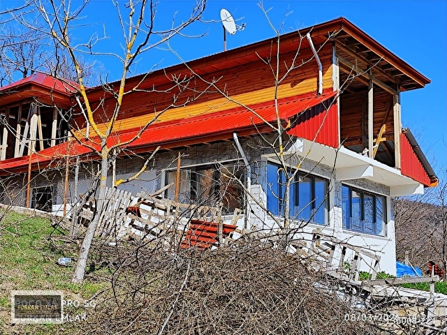 Yenice Derebaşı İmamköyde Panoramik Manzaralı Bahçeli Satılık Ev