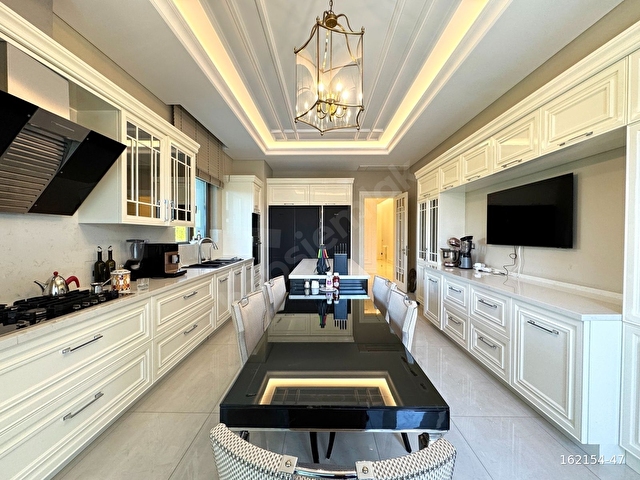 Esin Karadağdan Göl İstanbulda Eşyalı Satılık 6+1 Villa - Görsel 13