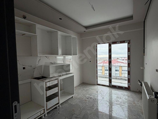 ERCİŞTE VANYOLU MAHALLESİNDE SATILIK 2+1 SIFIR DAİRE - Görsel 18