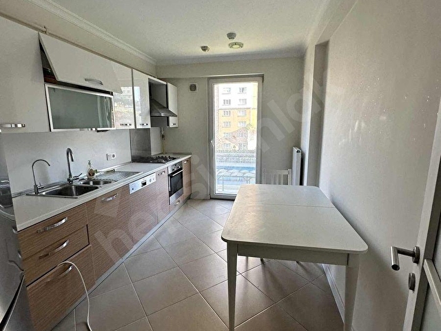 Bahçeşehir Spradon Quartz satılık kısa blok tadilatlı 4+1 daire