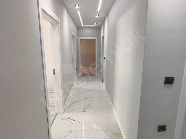 VEZİREV EMLAKTAN SULUOVA YENİ MAH. 135M2 FIRSAT DAİRE - Görsel 4
