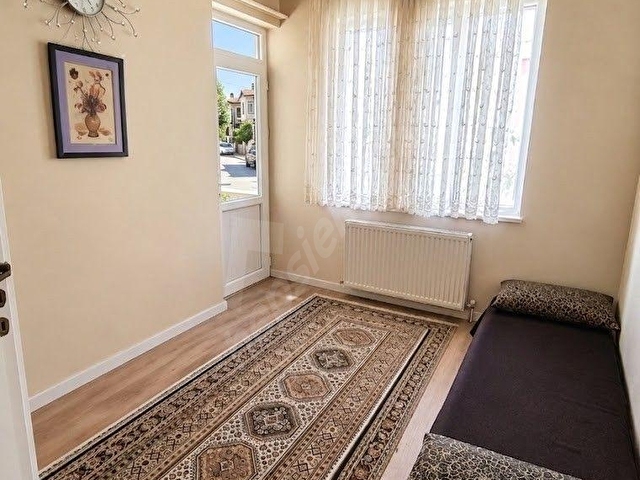 BAHÇELİEVLERDE, CADDEYE YAKIN, ARA KAT, BALKONLU, SATILIK 1+1 DAİRE - Görsel 5