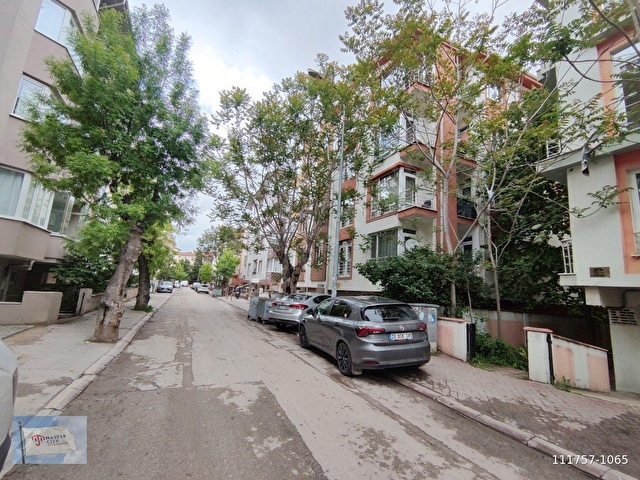 BAHÇELİEVLERDE, CADDEYE YAKIN, ARA KAT, BALKONLU, SATILIK 1+1 DAİRE - Görsel 8