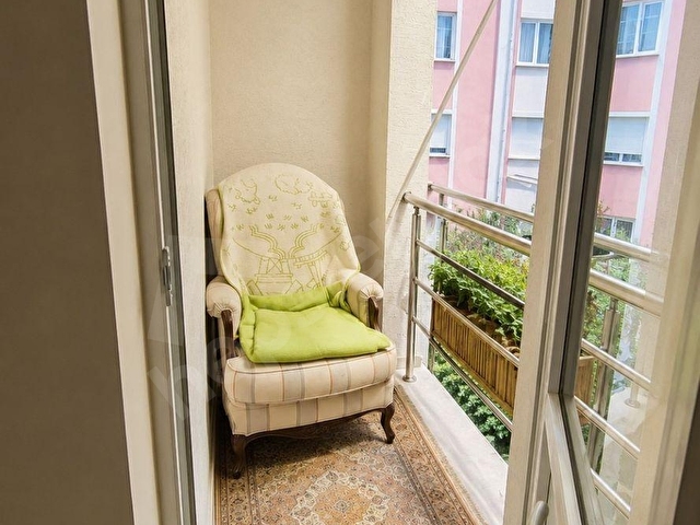 BAHÇELİEVLERDE, CADDEYE YAKIN, ARA KAT, BALKONLU, SATILIK 1+1 DAİRE - Görsel 3