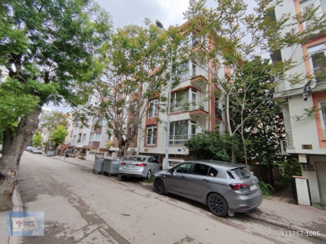 BAHÇELİEVLERDE, CADDEYE YAKIN, ARA KAT, BALKONLU, SATILIK 1+1 DAİRE - Görsel 9