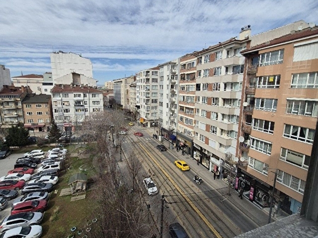 ESKİŞEHİRİN KALBİNDE 4+1 TEMİZ DAİRE