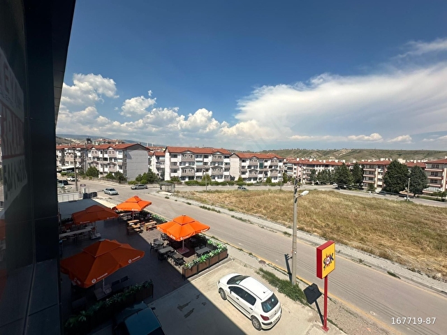 BEYPAZARI TANRIVERDİ PLAZADA TERASLI ÇİFT CEPHELİ KİRALIK DÜKKAN
