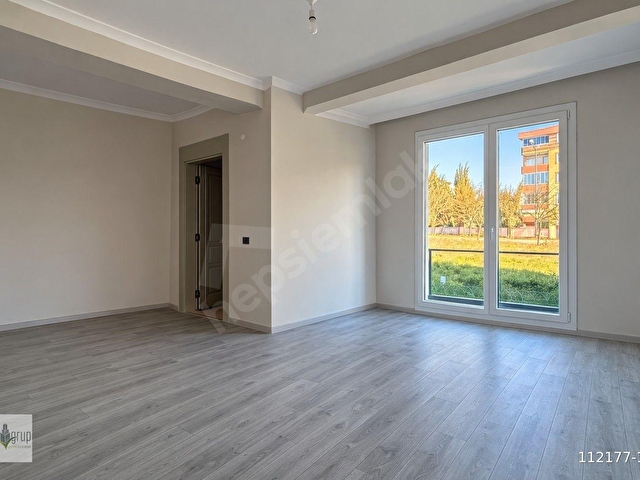 BEYLİKDÜZÜNDE KISA KATLI HAVUZLU SİTE İÇERİSİNDE SATILIK DAİRE - Görsel 3