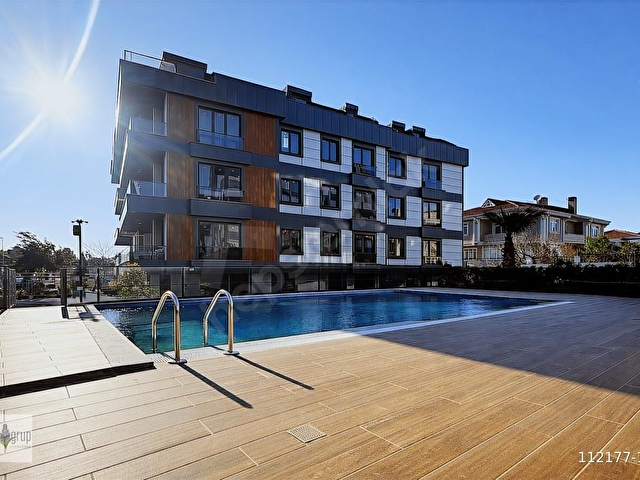 BEYLİKDÜZÜNDE KISA KATLI HAVUZLU SİTE İÇERİSİNDE SATILIK DAİRE - Görsel 4