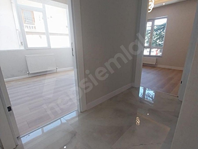 FAVORİMDEN CADDE ÜZERİNDE, ARA KAT, İÇİ FULL YAPILI 3+1 DAİRE - Görsel 12