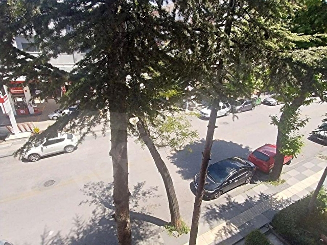 FAVORİMDEN CADDE ÜZERİNDE, ARA KAT, İÇİ FULL YAPILI 3+1 DAİRE - Görsel 11