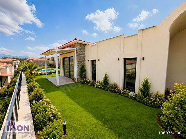 MUMCULARDDA LÜKS SİTE İÇİNDE GENİŞ BAHÇELİ SATILIK MODERN VİLLA - Görsel 9
