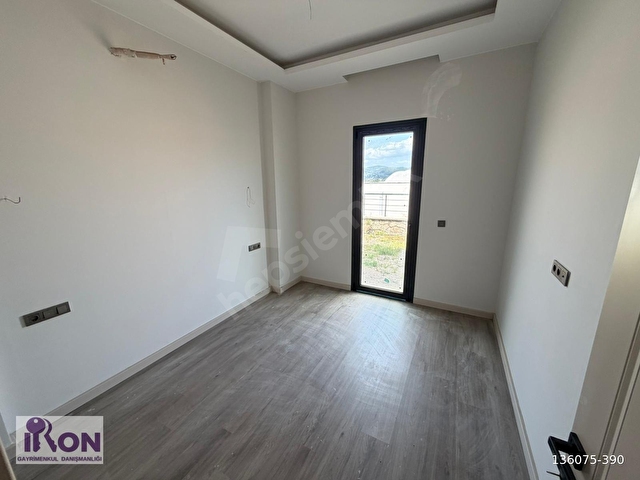 MUMCULARDDA LÜKS SİTE İÇİNDE GENİŞ BAHÇELİ SATILIK MODERN VİLLA - Görsel 21