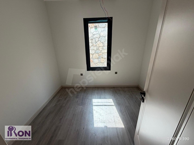 MUMCULARDDA LÜKS SİTE İÇİNDE GENİŞ BAHÇELİ SATILIK MODERN VİLLA - Görsel 13