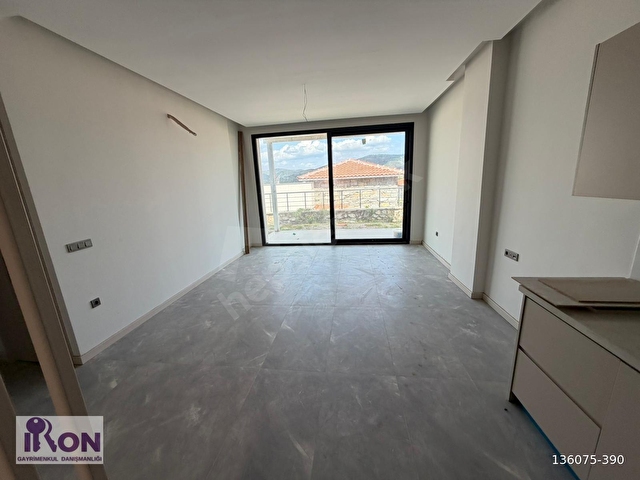 MUMCULARDDA LÜKS SİTE İÇİNDE GENİŞ BAHÇELİ SATILIK MODERN VİLLA - Görsel 6