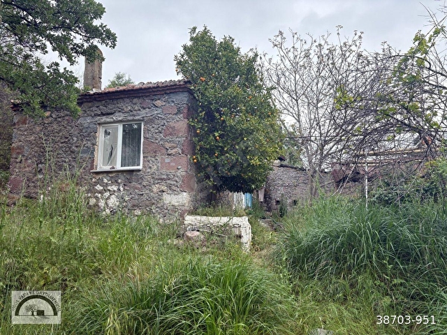 AYVACIK BABADERE KÖYÜNDE SATILIK KÖY EVİ