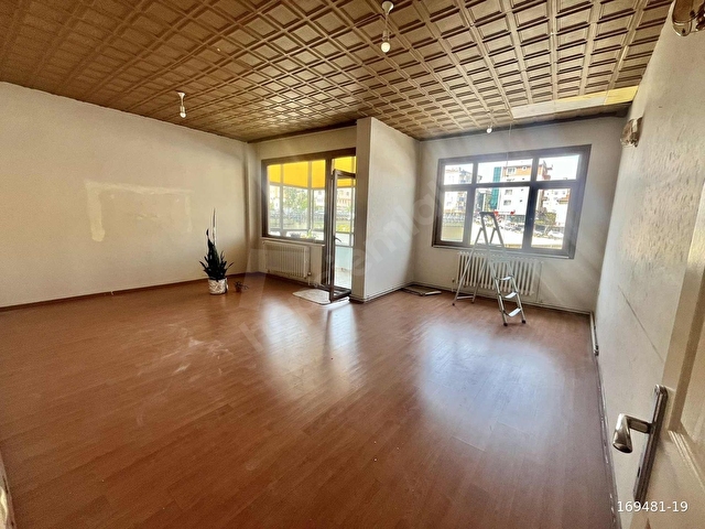 GÜZELYALIDA E-5 MARMARAYA YAKIN 3+1 180 M2 KİRALIK ARAKAT