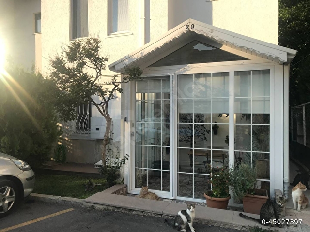 Mutlukoy Sitesi YATIRIMCIYA, OFIS ve CAFE icin Ideal konum Mustakil Köşe EV