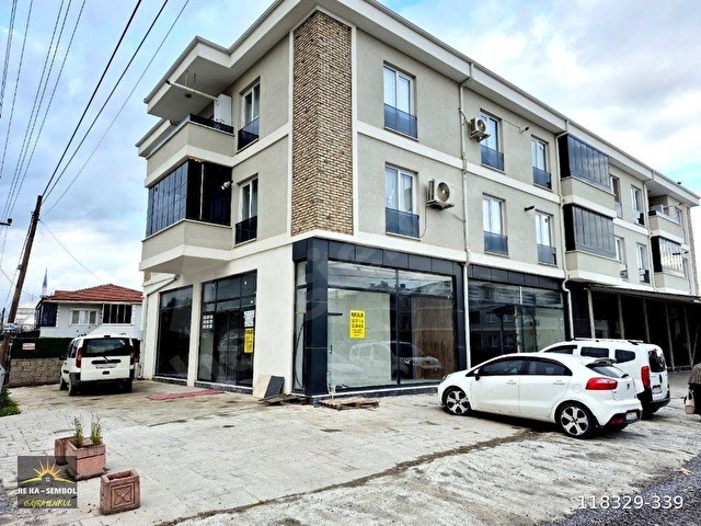 ADAPAZARI MERKEZDE KİRALIK 640 m² GENİŞ KULLANIMLI KÖŞE DÜKKAN - Görsel 2
