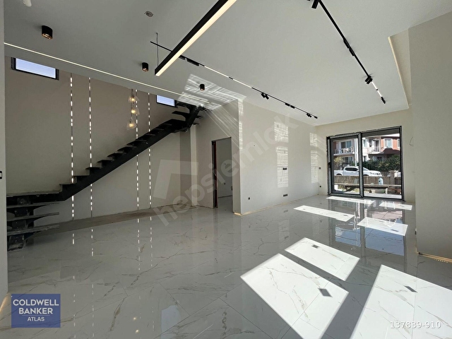 BAŞİSKELEDE 4+1 383 m² ARSA İÇİNDE HAVUZLU SATILIK VİLLA - Görsel 4