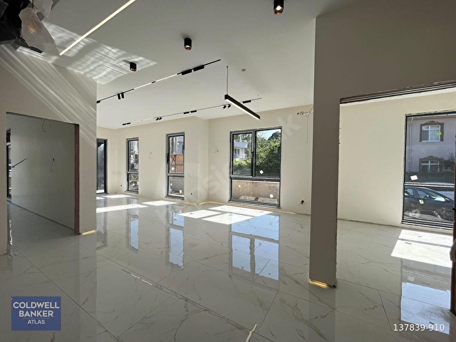BAŞİSKELEDE 4+1 383 m² ARSA İÇİNDE HAVUZLU SATILIK VİLLA - Görsel 3