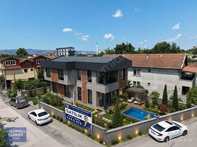 BAŞİSKELEDE 4+1 383 m² ARSA İÇİNDE HAVUZLU SATILIK VİLLA