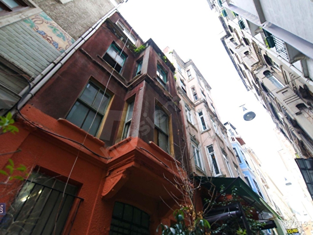 Taksim Beyoğlu Asmalımescit Şehbender Sk ta Satılık Tarihi Bina