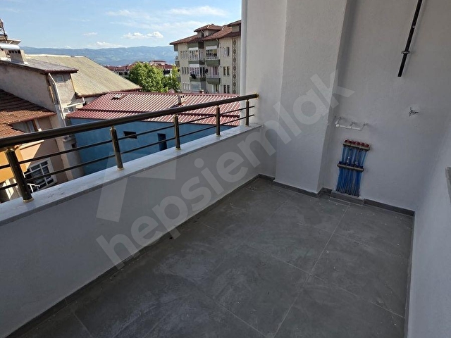 ŞEHRİN MERKEZİNDE BENGİLER CADDESİNDE SIFIR SATILIK 2+1 DİRELER - Görsel 27