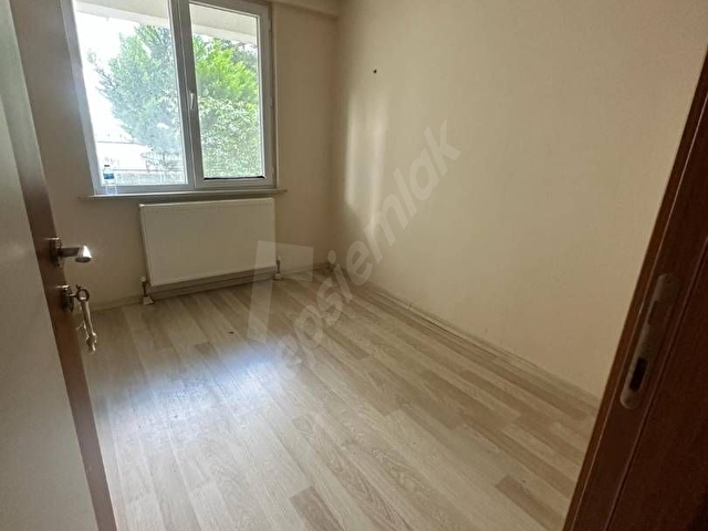 İstasyon Mahallesinde Bahçe Kullanımlı, Karanlık Odası Olmayan Geniş 2+1! - Görsel 5