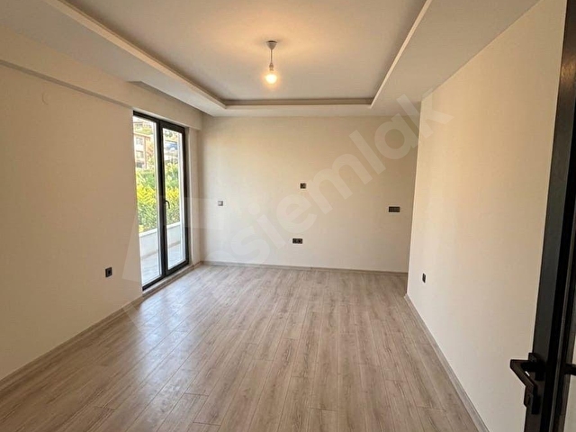 YEŞILOVA BOĞAZOVA CADDESİNDE ASANSÖRLÜ LÜKS 3+1 DAİRE - Görsel 5