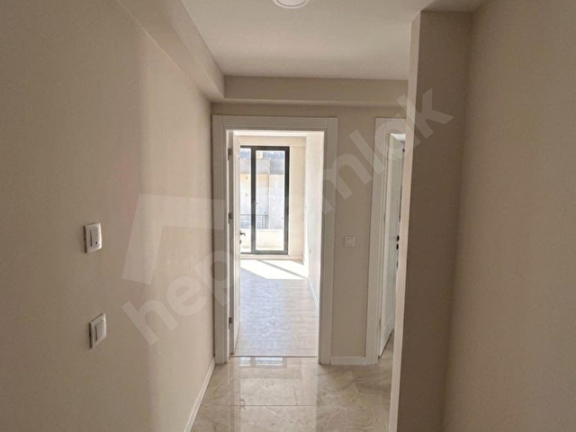 YEŞILOVA BOĞAZOVA CADDESİNDE ASANSÖRLÜ LÜKS 3+1 DAİRE - Görsel 4