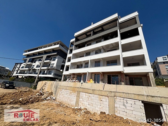 YEŞILOVA BOĞAZOVA CADDESİNDE ASANSÖRLÜ LÜKS 3+1 DAİRE