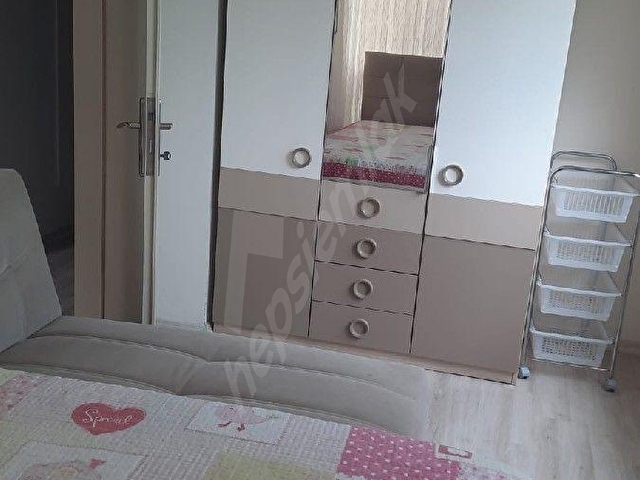 CANDARLI MERKEZDE, YAMANDAN 1+1 BAHÇELİ EŞYALI KİRALIK DAİRE - Görsel 9