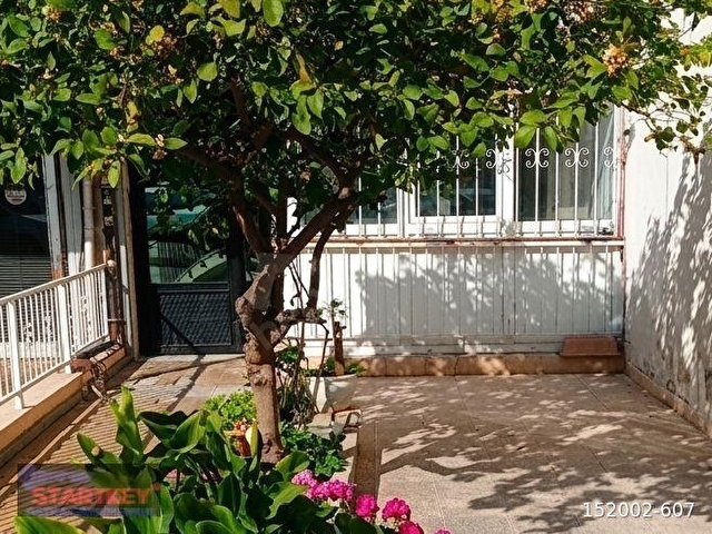 Karşıyaka Nergiz Sevgi Yolu Üstü Tadilatlı Bahçeli Satılık 2+1 - Görsel 2
