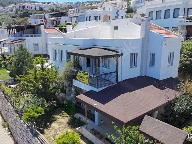 BAŞOĞLUNDAN KARABURUNDA FULL EŞYALI BAHÇELİ TERASLI 4+1 VİLLA - Görsel 4