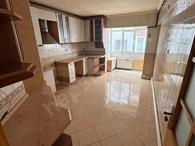 RİSE OFFICIAL GÜVENCESİ İLE 3+1 180M2 SATILIK DAİRE !!!! - Görsel 2