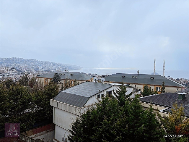 BÜYÜKÇEKMECEDE DENİZ VE GÖL MANZARALI LÜKS 4+2 DUBLEKS DAİRE