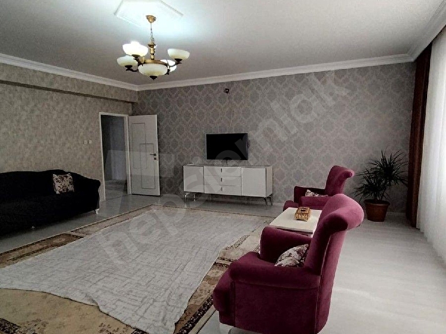 DİCLEKENT ,DÜNYA KAVŞAĞI KAVŞAĞI CİVARI ,GÜZEL KONUMDA ,3+1 TEMİZ ORTA KAT DAİRE - Görsel 4