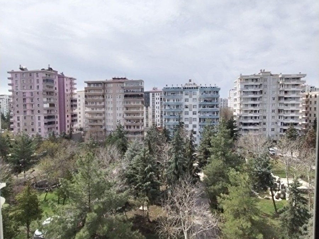 DİCLEKENT ,DÜNYA KAVŞAĞI KAVŞAĞI CİVARI ,GÜZEL KONUMDA ,3+1 TEMİZ ORTA KAT DAİRE - Görsel 29